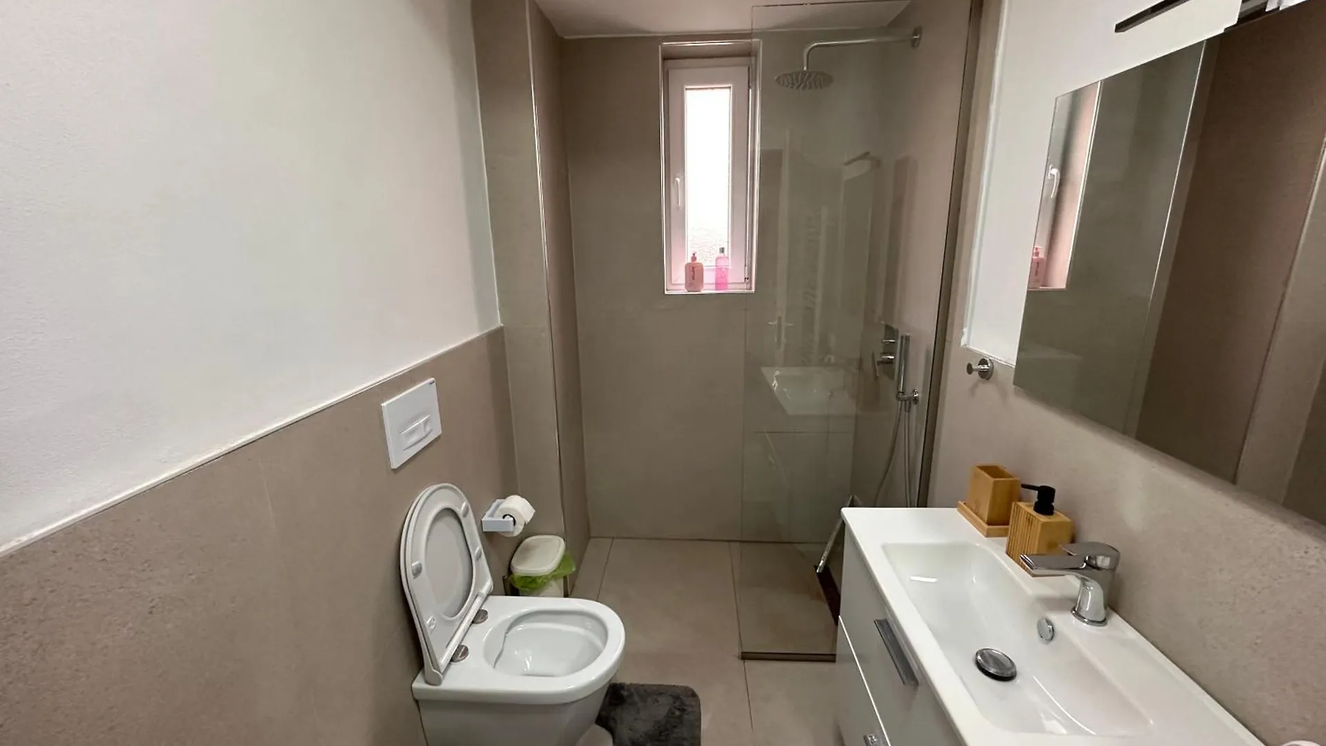 Cosy Staycation Tirana 0*,
